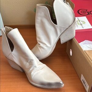 Crème Western Ankle Boots